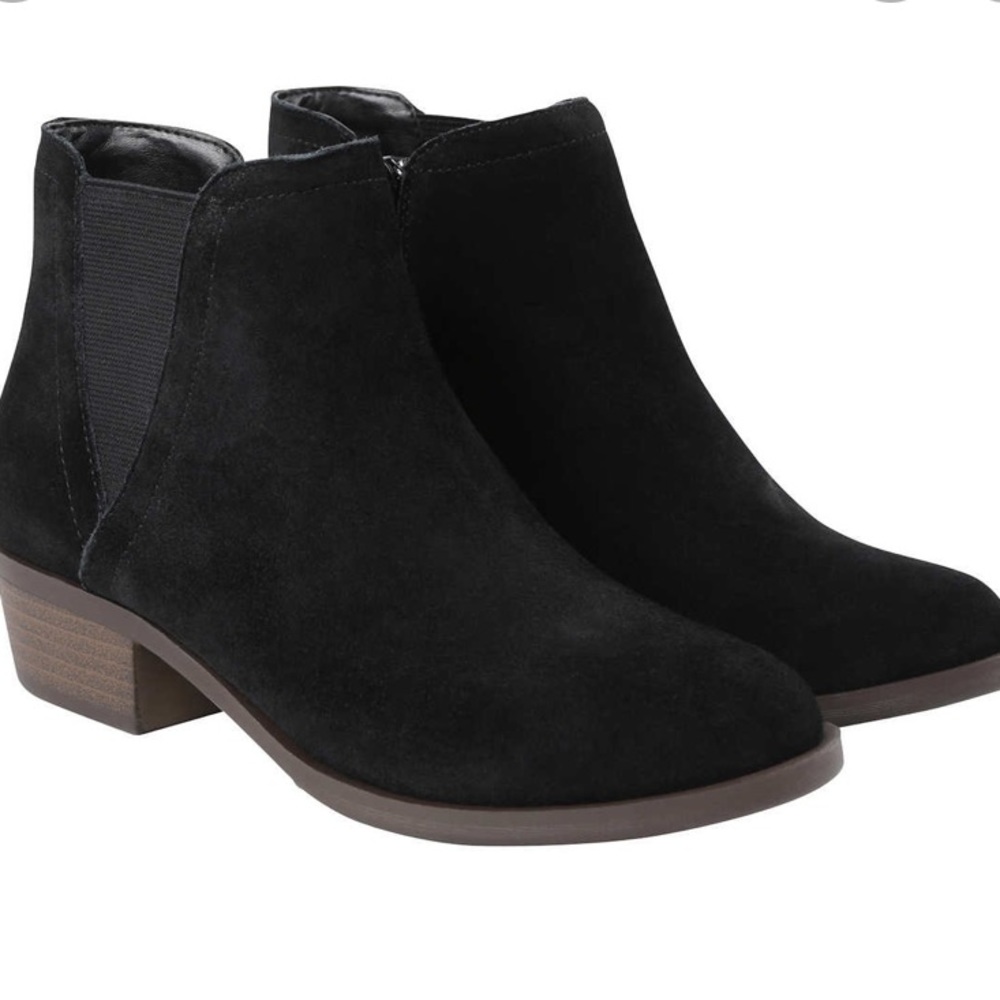 Black Kensie booties